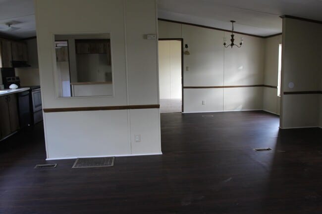 Building Photo - 609 Sapling Ln