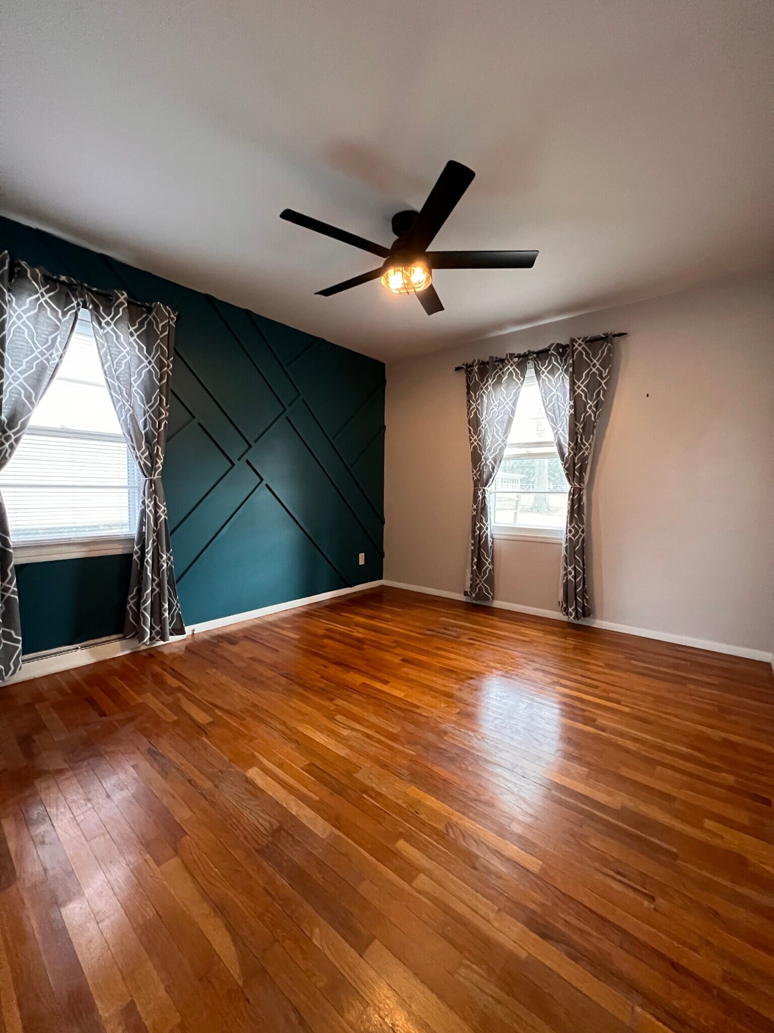 Building Photo - 1051 Curdes Ave