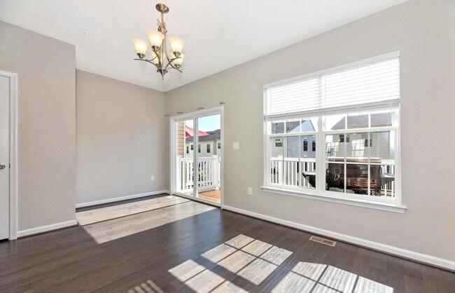 Building Photo - 3 level townhouse (newer construction) in Jefferson Place Community available early June!