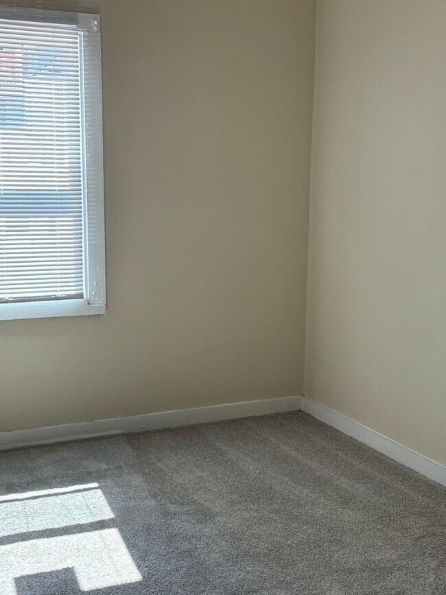 Building Photo - 916 Macon St