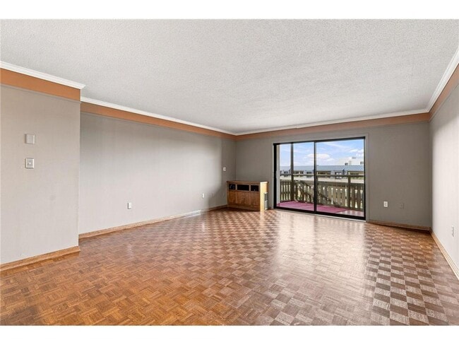 Building Photo - 400 Groveland Ave