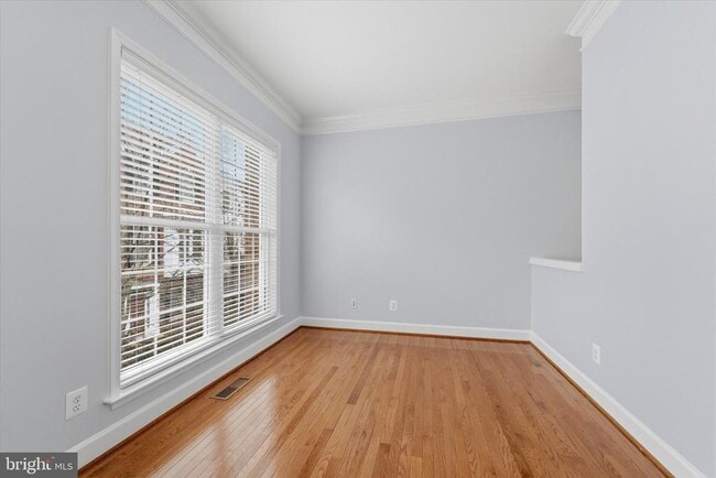 Building Photo - 2425 Huntington Park Dr