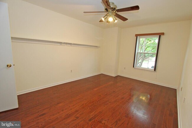 Building Photo - 185 Valley Stream Cir