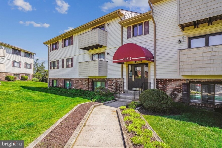 Front Entrance - 19513 Gunners Branch Rd