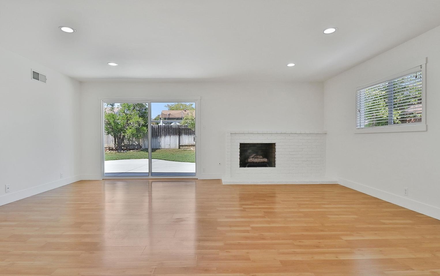 Building Photo - 1917 Hobart Dr