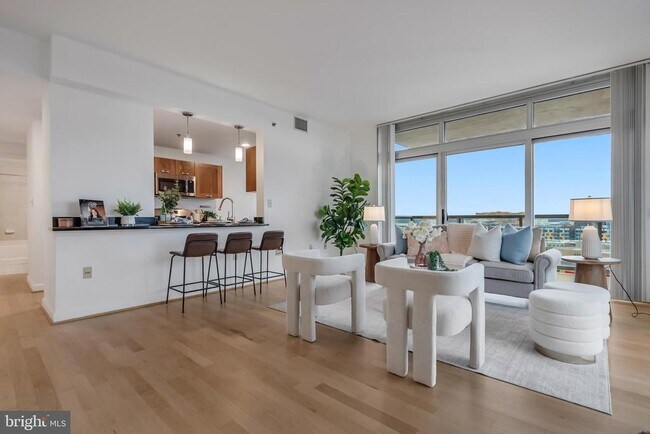 Building Photo - 5750 Bou Ave