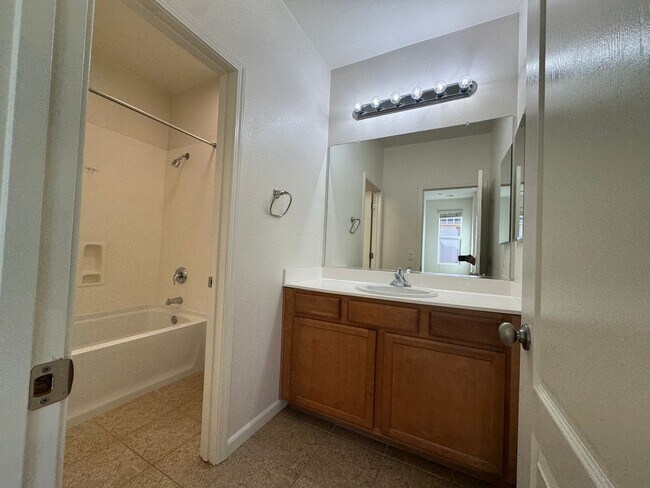 Building Photo - Gorgeous 4 Bedroom Home! Close to Great Sc...