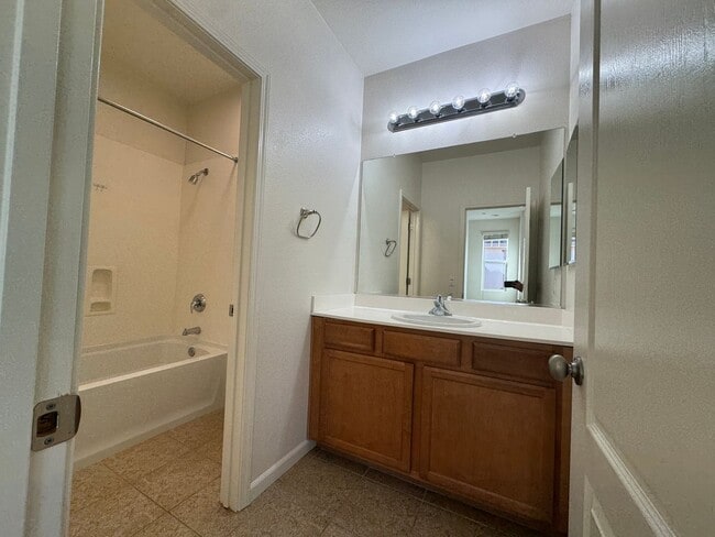 Building Photo - Gorgeous 4 Bedroom Home! Close to Great Schools & Parks