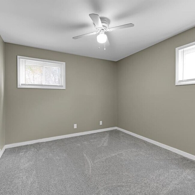 Building Photo - 9082 Louise St