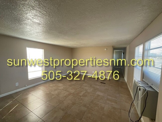 Building Photo - 2 Bed, 1 Bath Home in Bloomfield