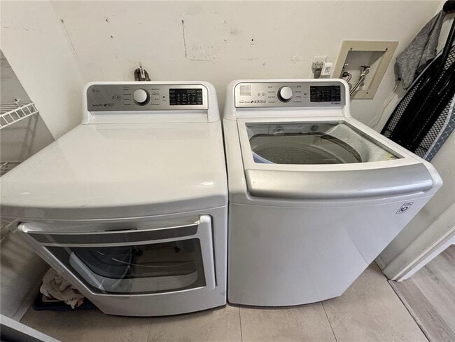 Building Photo - 5700 Escondida Blvd S