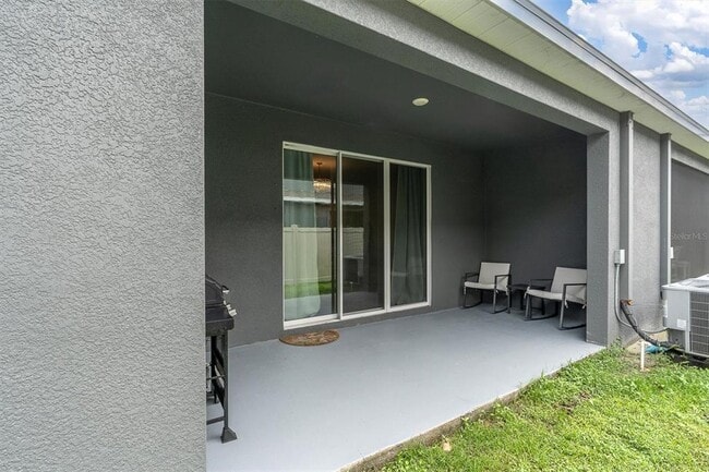 Building Photo - 2945 Suncoast Plains Dr