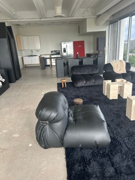 Building Photo - 2404 Wilshire Blvd