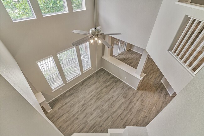 Building Photo - 25 Scarlet Woods Ct