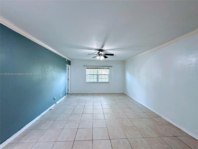 Primary Photo - 2424 SE 17th St