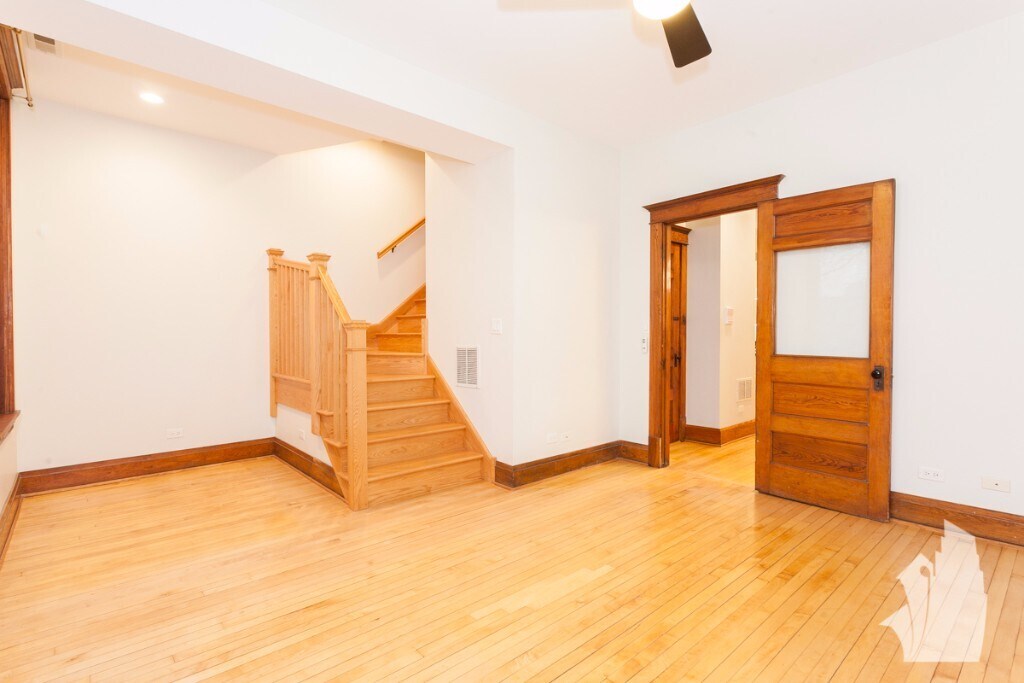 Building Photo - 2139 N Oakley Ave