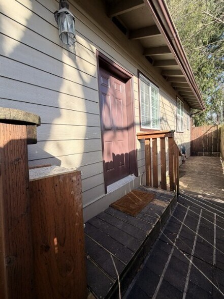 Building Photo - 13330 Clairmont Way