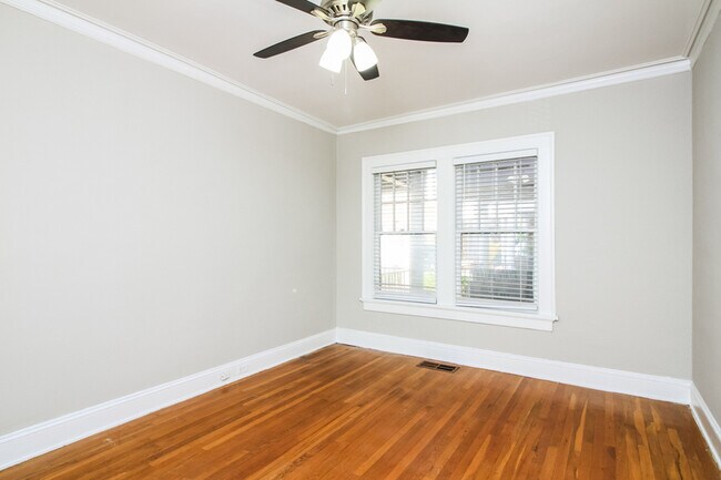 Building Photo - 305 E Ponce de Leon Ave
