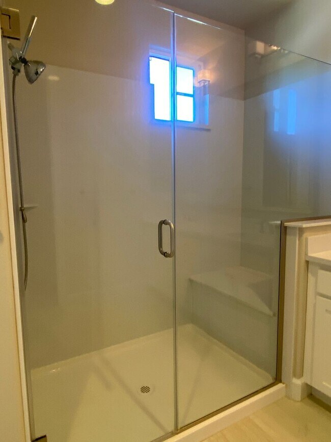 Building Photo - Pleasanton End Unit Andares Townhouse 3 BD...