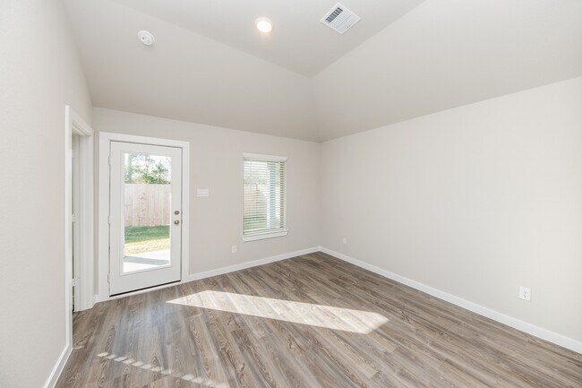 Building Photo - 32031 Splendor Dr