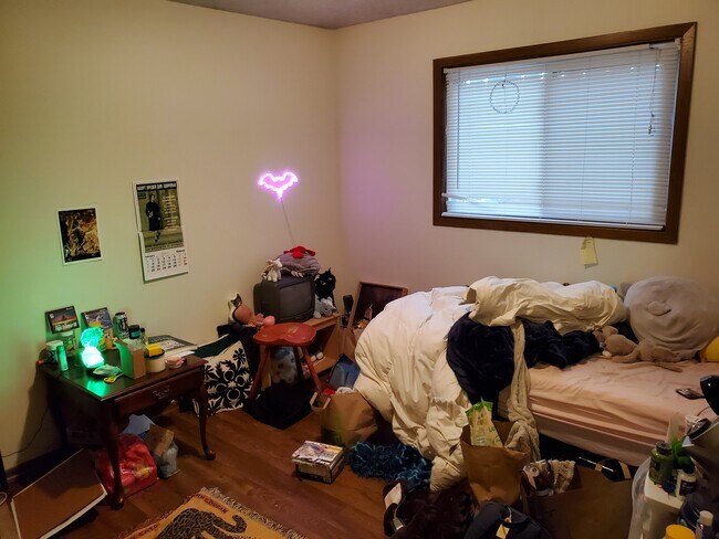 Bedroom - 920 9th Ave SE