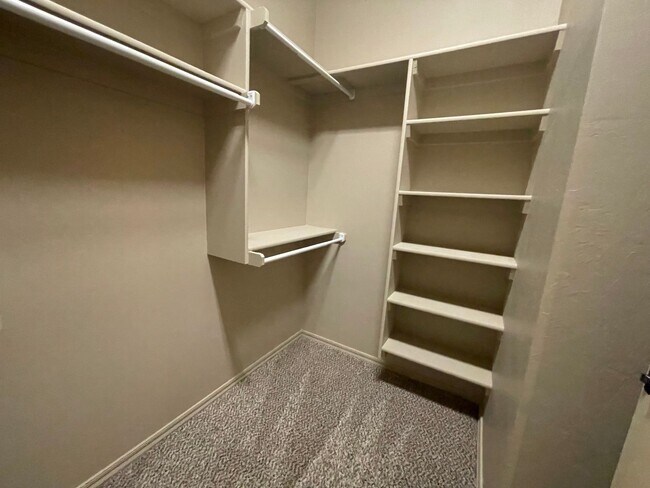 Building Photo - Deer Creek Schools