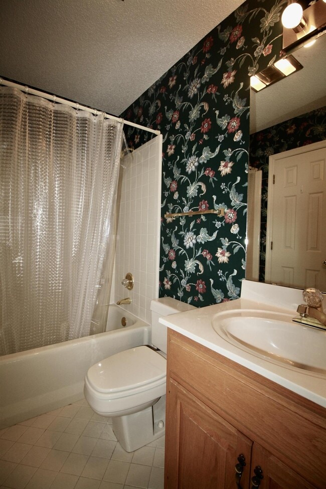 Building Photo - 32 Westlake Pointe Dr