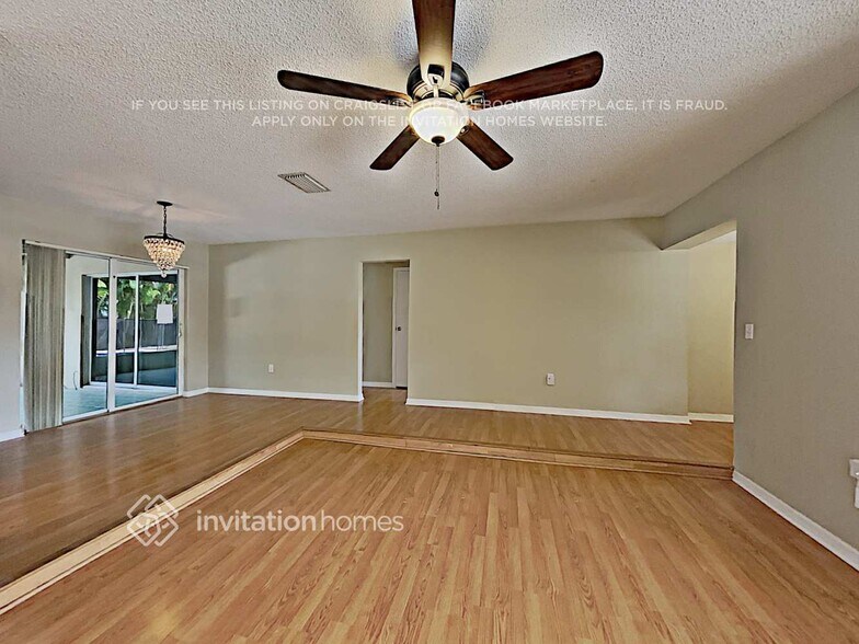 Building Photo - 1195 NW 92nd Ave