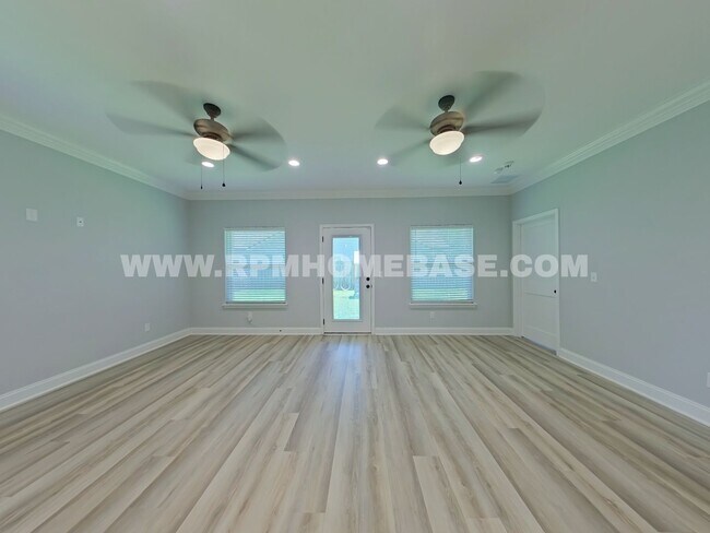 Building Photo - Elegant, 4 Bed, 3.5 bath Nearly New & Move-In Ready in Shalimar