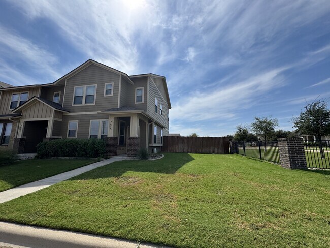 Building Photo - 7615 Stonehollow