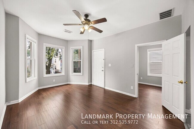 Building Photo - 2947 N Avers Ave
