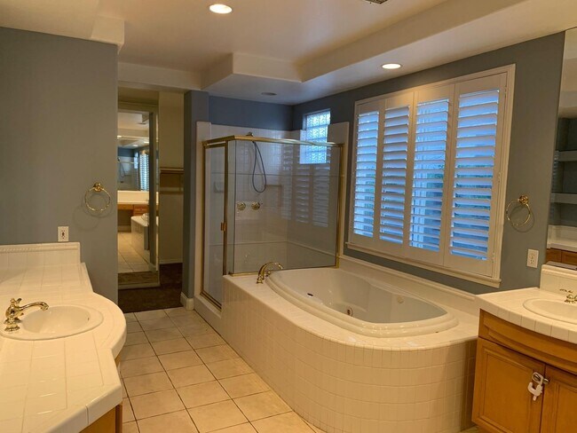 Building Photo - Lovely home in desirable Moorpark neighbor...