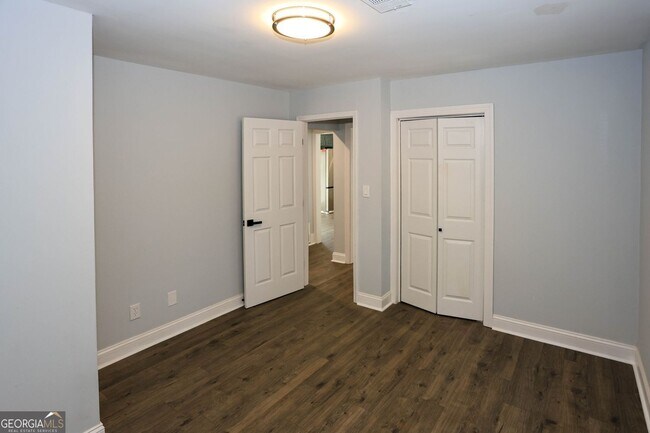 Building Photo - 1508 Peachcrest Rd