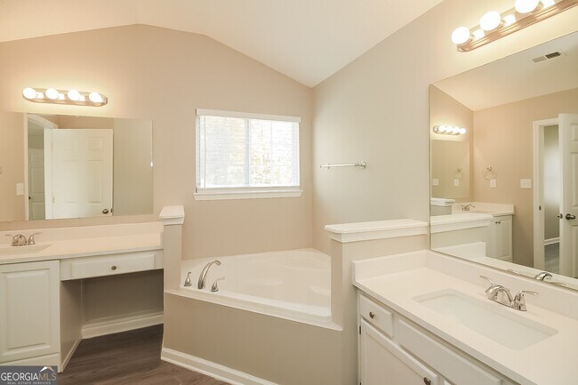Building Photo - 7762 Briar Forest Ln