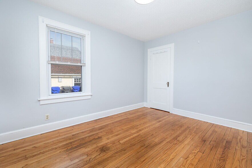 Building Photo - 971 Enfield St