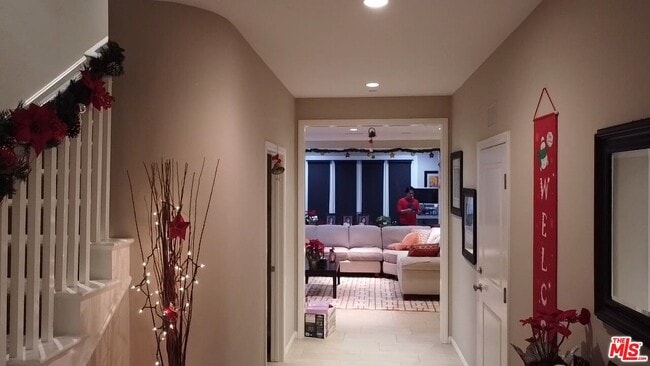 Building Photo - 51 Ivory Petal