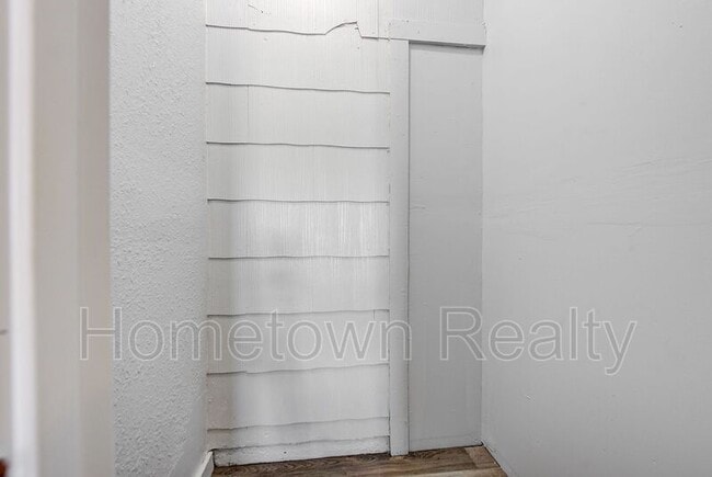 Building Photo - 412 Monroney Dr