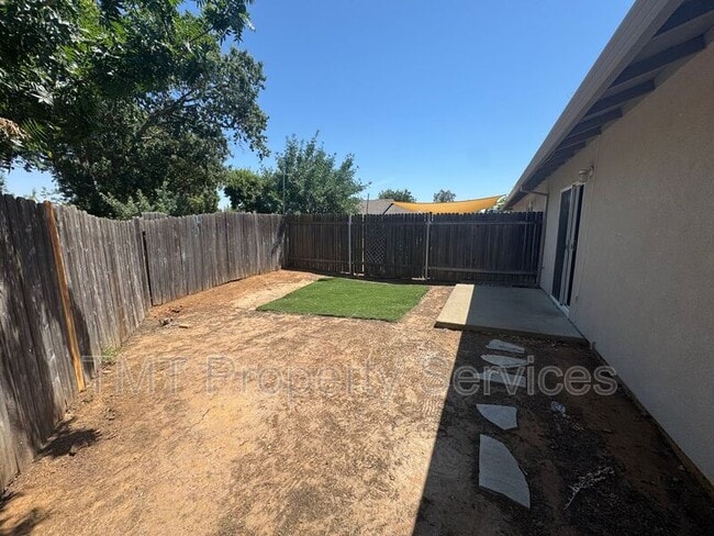 Building Photo - 9341 Camada Ct