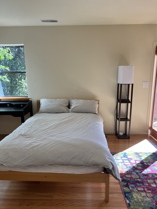 Building Photo - Stonewall Studio