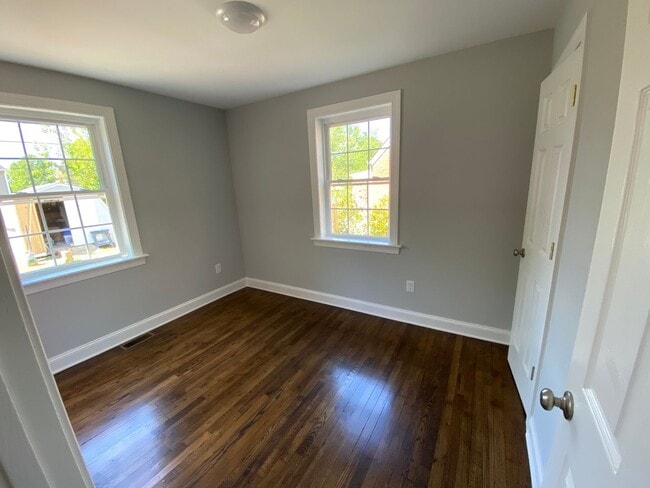 Building Photo - Updated 4 Bedroom Home Convenient to Carytown, Byrd Park And More. Available In July