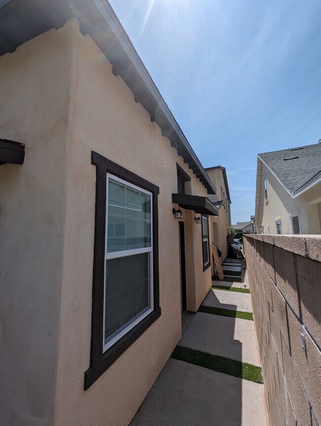 Building Photo - 4725 S Mae Wy