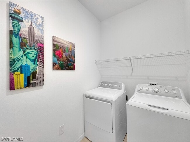 Building Photo - 3319 Menores Wy