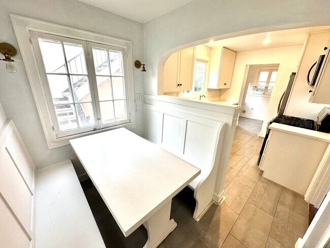 Building Photo - Stunning Ocean & Bay View Two-Story Home on the Long Beach Peninsula