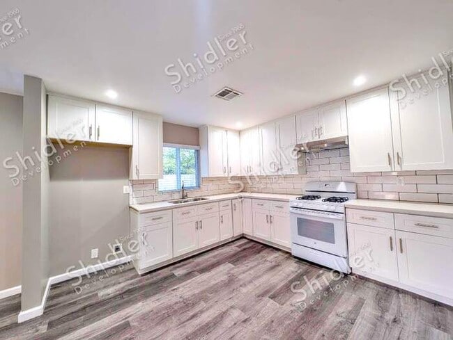 Building Photo - Patio Home with a Fresh Interior