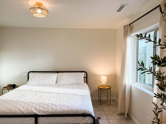 King bed - 8503 E Leigh Dr