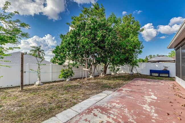 Building Photo - Beautiful 5 Bedroom Two-Story Home for Rent