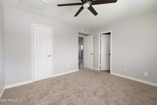 Building Photo - 8643 E Palo Verde Dr