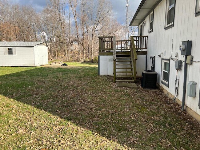 Building Photo - 219 W Market St