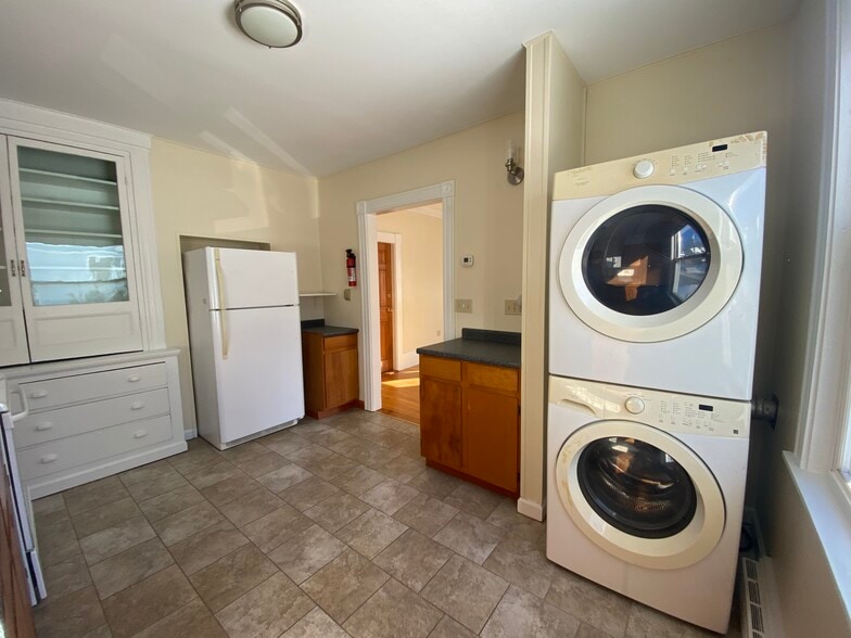 Building Photo - 15 Weston St