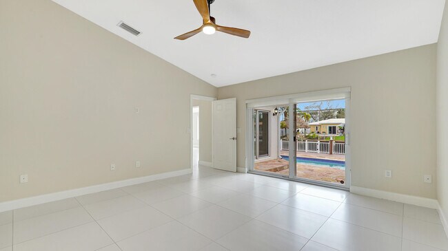 Building Photo - 1412 NE 53rd Ct